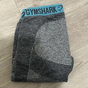 Gym shark leggings